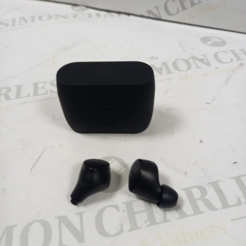 JAYS BLUETOOTH HEADPHONES IN EAR