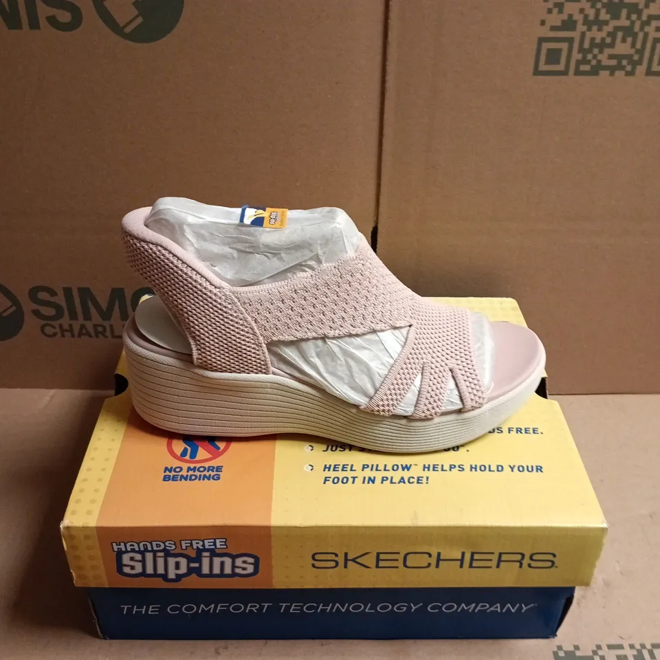 BOXED PAIR OF SKECHERS PARALLEL SLIP-INS SANDALS - 5