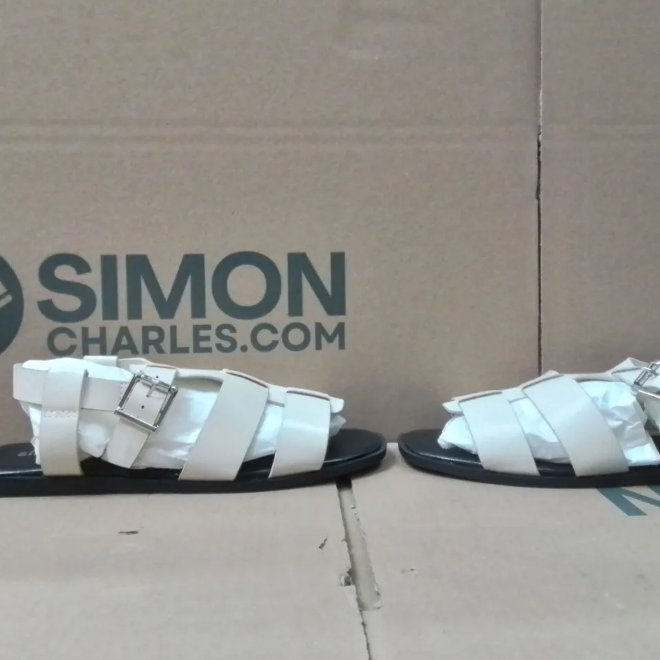 BOXED BRAND NEW APPROXIMATELY 8 SIMPLY BE DAHLIA WIDE FOOT SHOES ECRU SIZE 7
