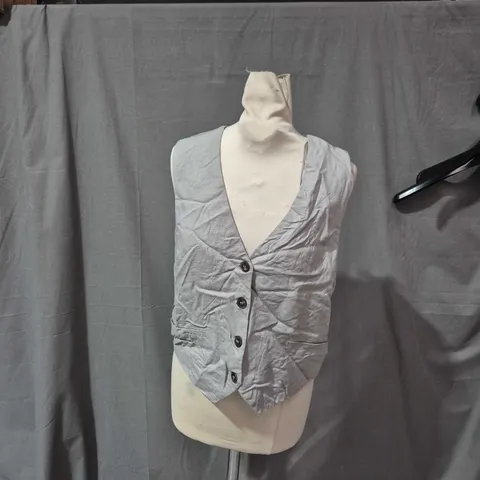 APPROXIMATLY 25 ITEMS WITH TRACKSUIT, PANTS, TOPS ECT