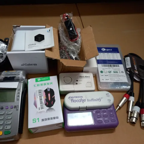 LOT OF 10 ASSORTED TECH ITEMS TO INCLUDE AIR CUBE AND GAMING MOUSE