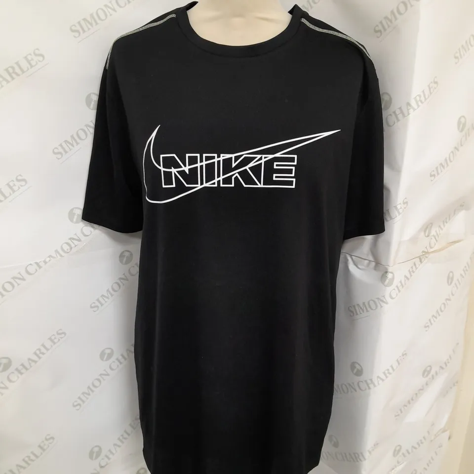 NIKE DRI-FIT RUNNING TSHIRT IN BLACK SIZE M