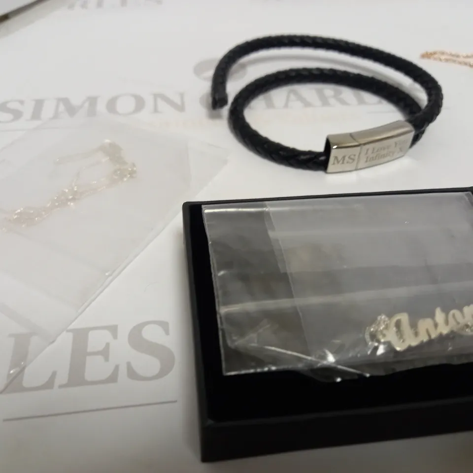 LOT OF 11 PERSONALISED JEWELLERY ITEMS RRP £319