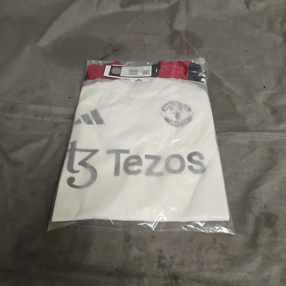 BAGGED ADIDAS MANCHESTER UNITED FC TIRO 24 TRAINING JERSEY IN OFF WHITE SIZE 9-10YRS