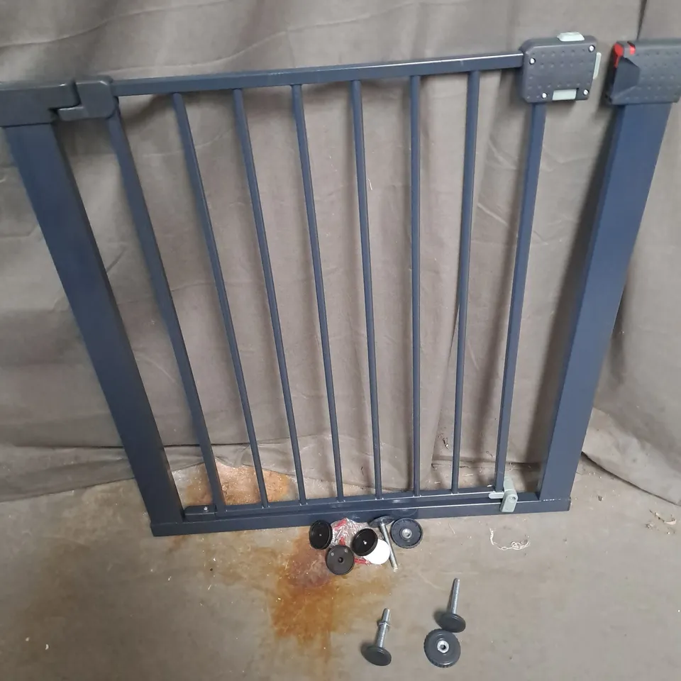 SAFETY 1ST U-PRESSURE FIT SECURETECH METAL BABY GATE - COLLECTION ONLY