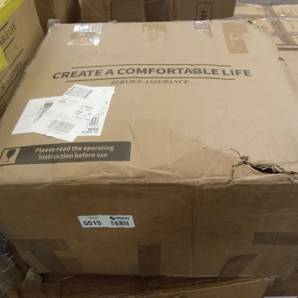 BOXED WHITE OFFICE/GAMING CHAIR