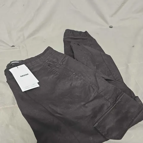 NOON BLACK CUFFED CARGO JOGGERS SIZE XXL