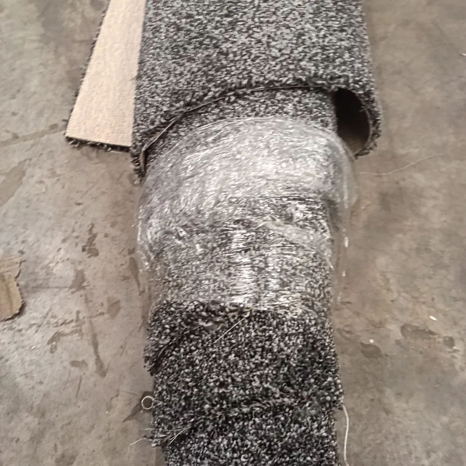 ROLL OF PERFECTION SAXONY DARK RIVER APPROX SIZE: 2M X 4M