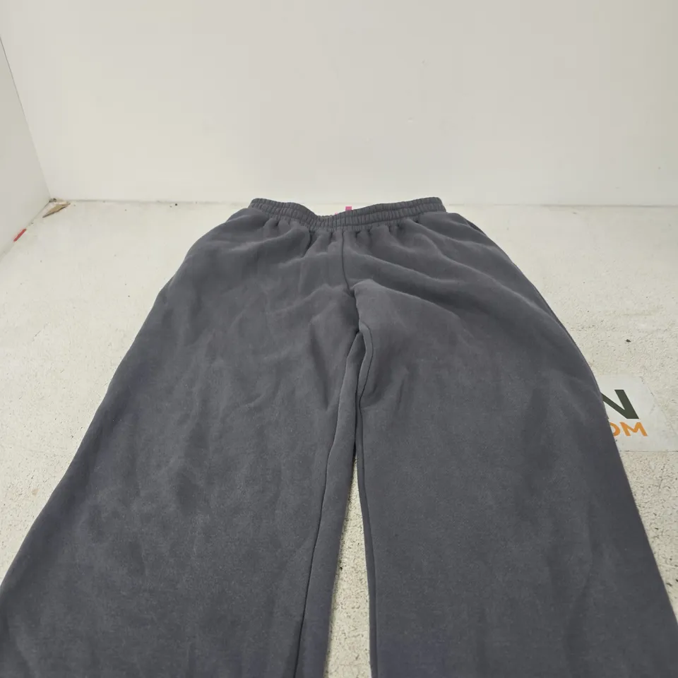 EDIKTED GREY JOGGERS WITH ELASTICATED WAISTBAND – UK SIZE M