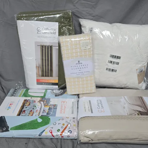APPROXIMATELY 10 ASSORTED HOUSEHOLD ITEMS TO INCLUDE CUSHIONS, CL KIDS DUVET SET, CL BLACKOUT CURTAINS, ETC