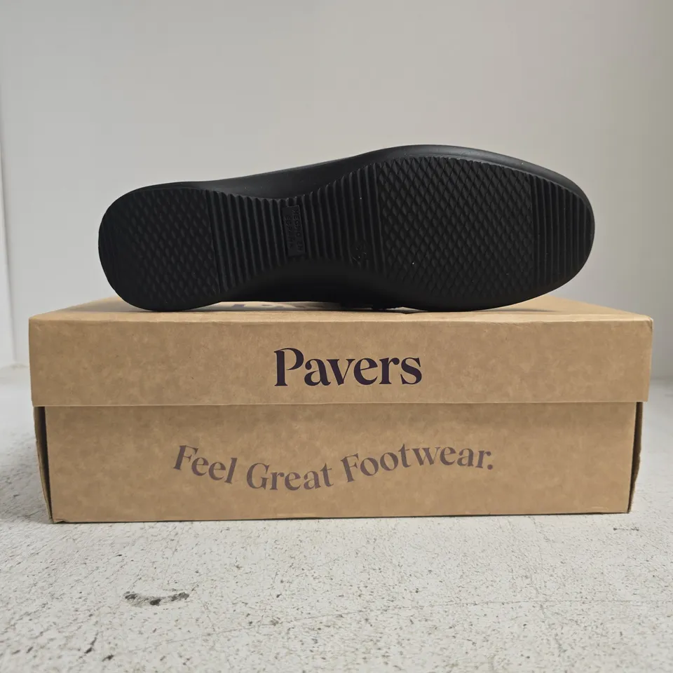 BOXED PAIR OF PAVERS LOAFERS IN NAVY SIZE 3