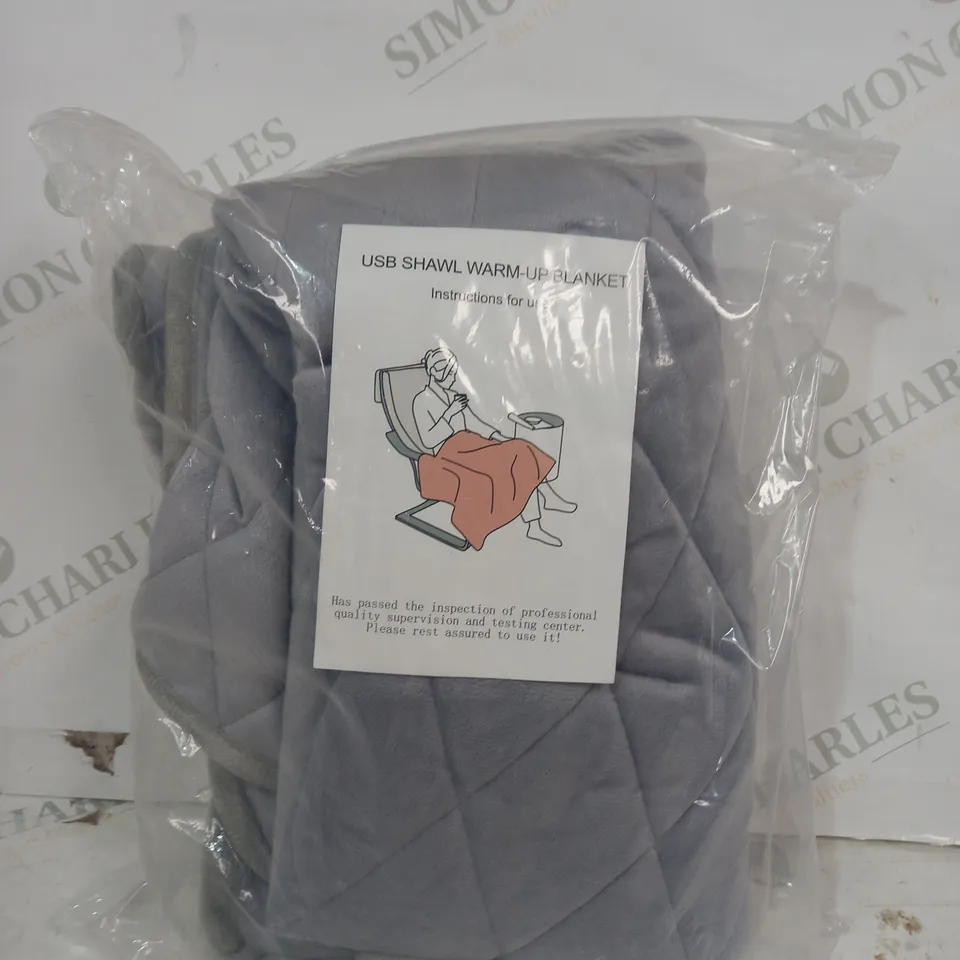 USB SHAWL WARM-UP BLANKET IN GREY // SIZE: UNSPECIFIED