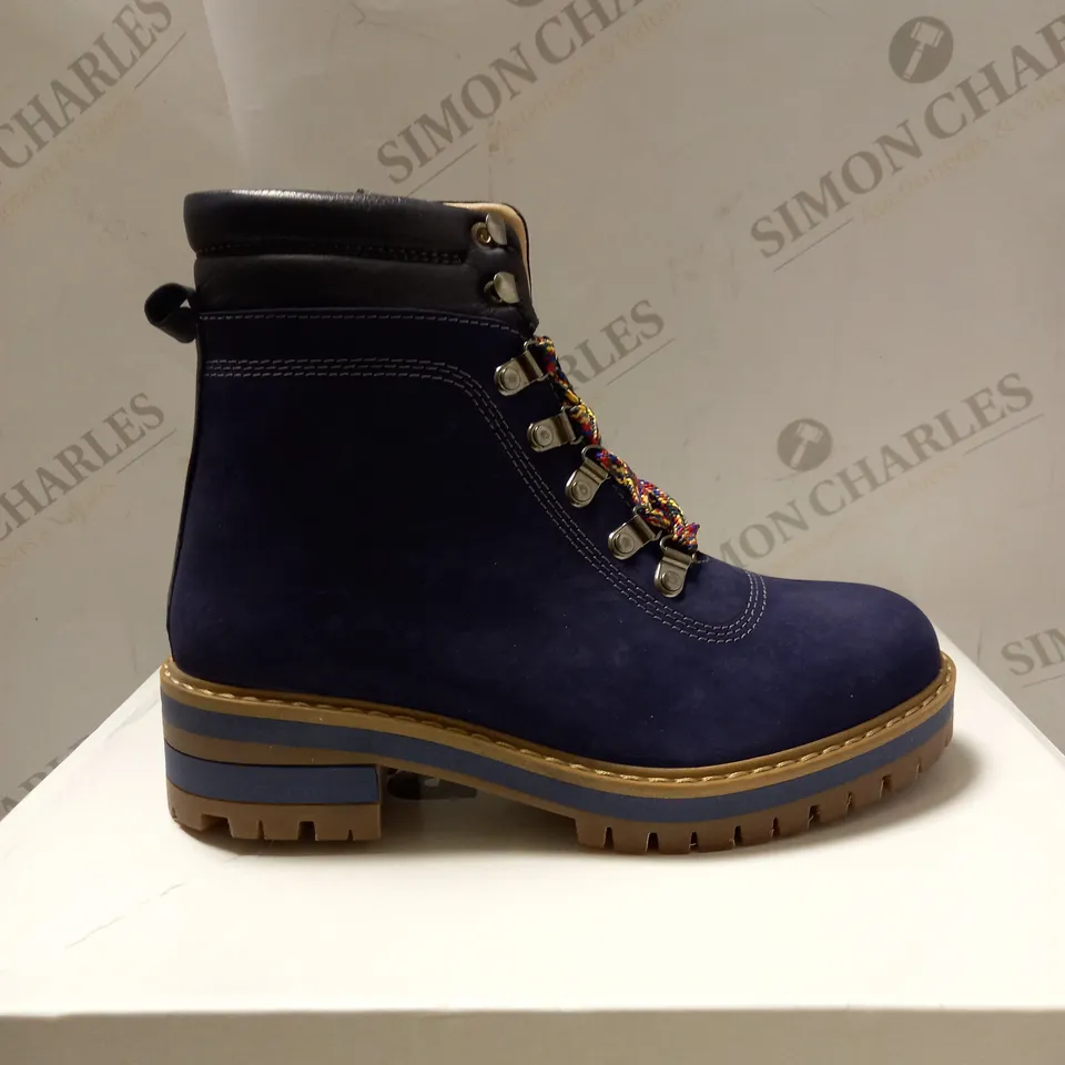 ADESSO RESISTANCE NAVY HIKING BOOTS - SIZE 6