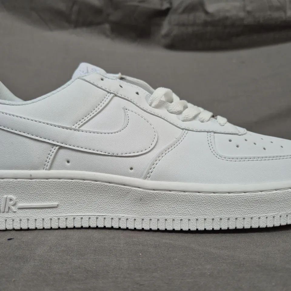 PAIR OF NIKE AIR FORCE 1 SHOES IN WHITE UK SIZE 10