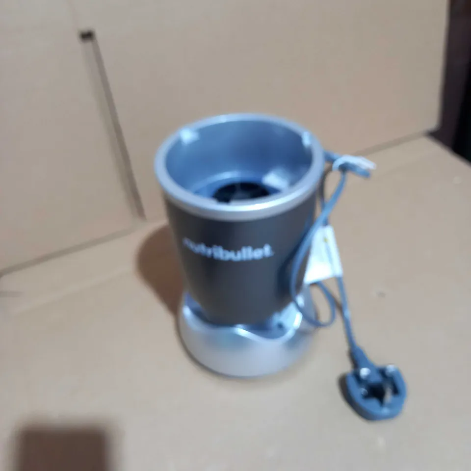 NUTRIBULLET BLENDER 