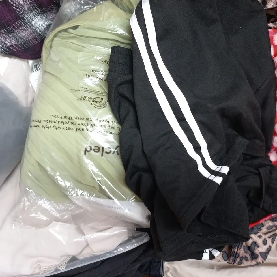 APPROXIMATELY 20 ASSORTED CLOTHING AND FASHION PRODUCTS IN VARIOUS STYLES AND SIZES - COLLECTION ONLY