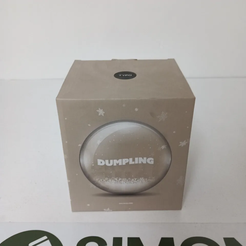 BOX OF APPROXIMATELY 15 ASSORTED ITEMS TO INCLUDE: DUMPLING SNOW GLOBE