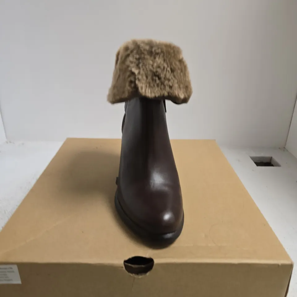 UGG WOMEN'S BROWN LEATHER BOOTS WITH PLUSH SHEARLING CUFF – UK 5.5