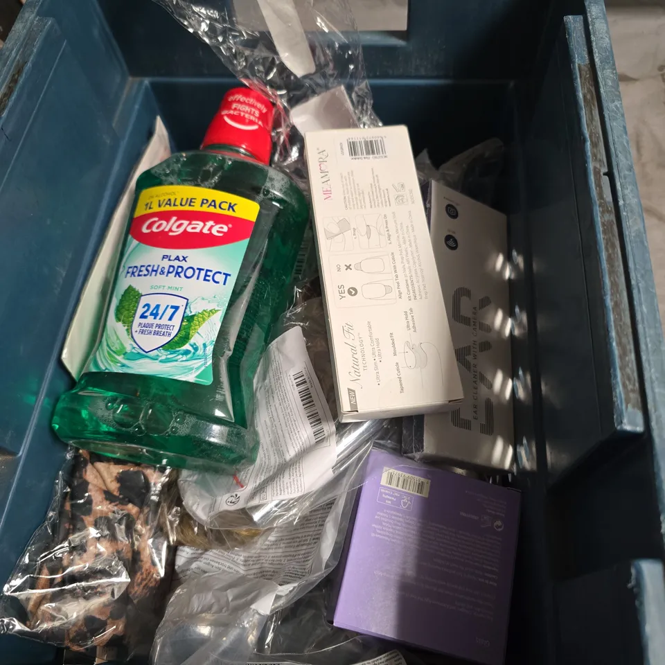 APPROXIMATELY 12 ASSORTED HEALTH AND BEAUTY PRODUCTS INCLUDING CPLGATE MOUTH WASH , NAIL ON FALSE NAILS AND EAR CLEANER WITH CAMERA 