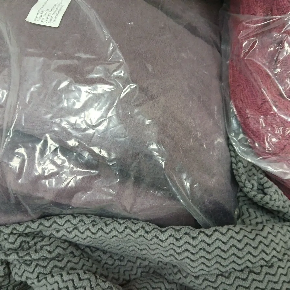 BOX OF APPROXIMATELY 8 ASSORTED HOUSEHOLD ITEMS TO INCLUDE PORTABLE ORAL IRRIGATOR, ETC