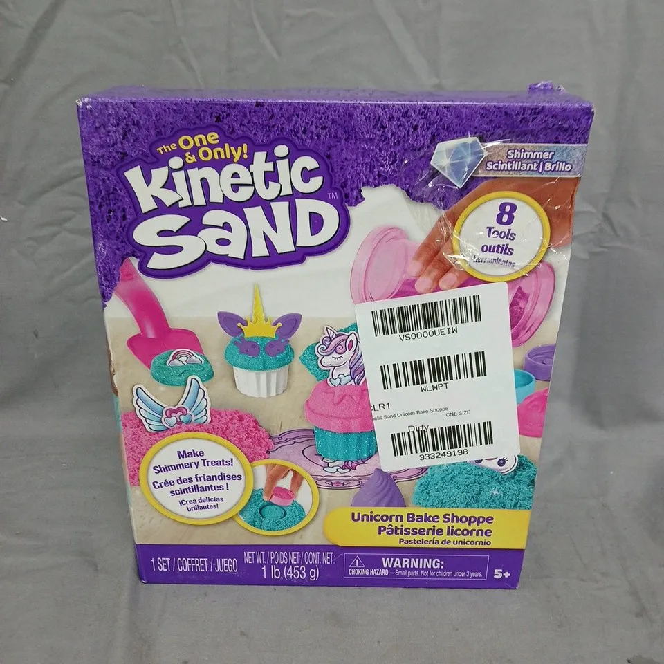 KINETIC SAND UNICORN BAKE SHOPPE SET – 1 LB (453 G)
