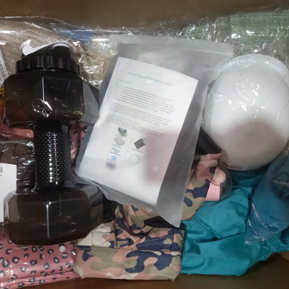 BOX OF APPROXIMATELY 20 ASSORTED HOUSEHOLD ITEMS TO INCLUDE FRIDGE CONTAINER SET, POTATO CHIPPER, MICROWAVE SAUCEPAN, ETC