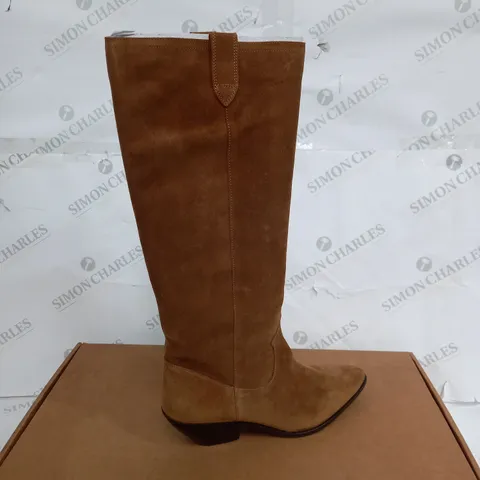 BOXED PAIR OF BODEN BROWN BOOTS SIZE 42