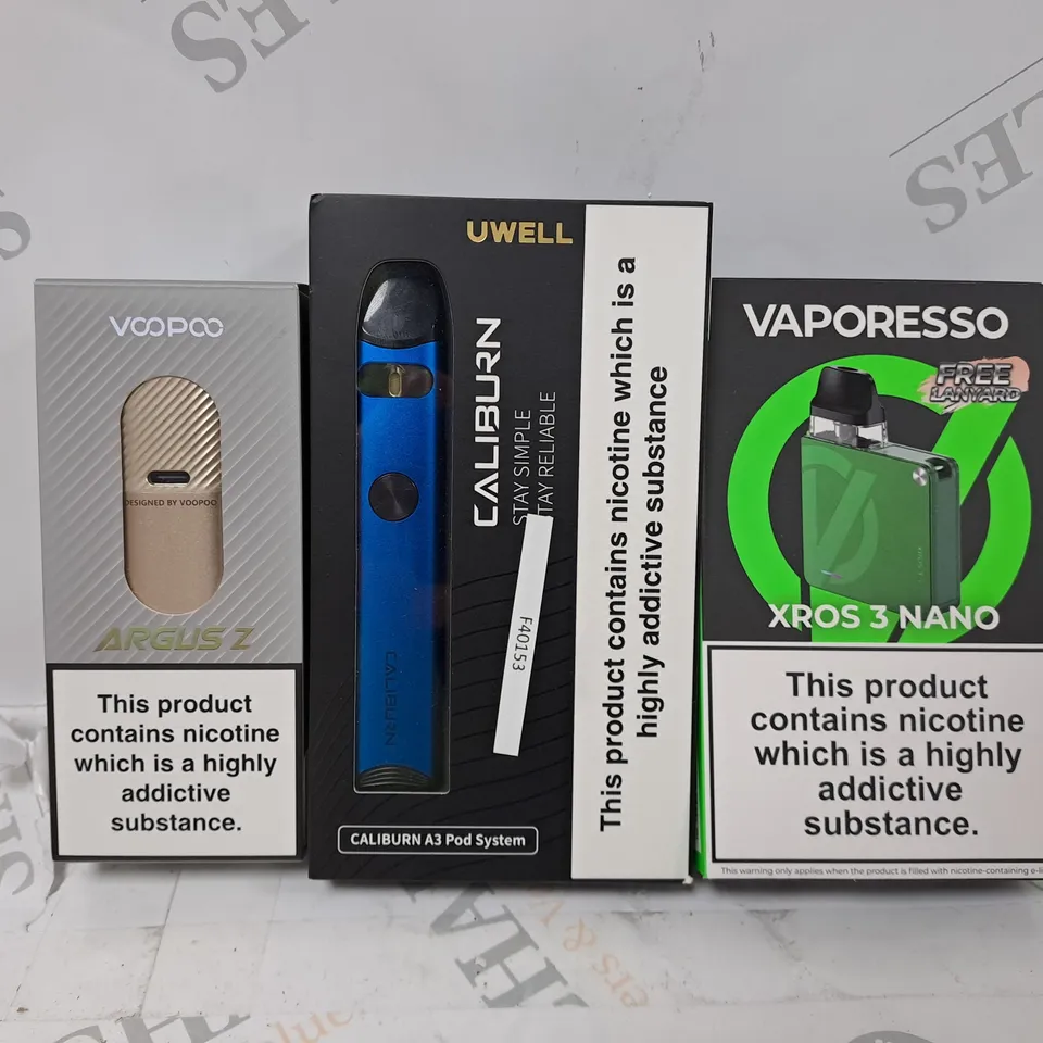 APPROXIMATELY 20 VAPES & E-CIGARETTES TO INCLUDE - VOOPOO ARGUS Z - UWELL CALIBURN A3 - VAPORESSO XROS 3 NANO ECT