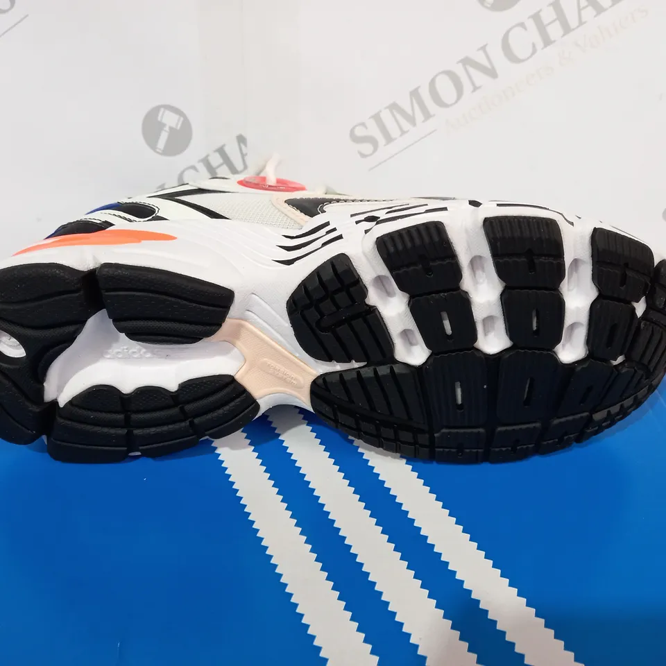 BOXED ADIDAS ASTIR TRAINERS - SIZE 4