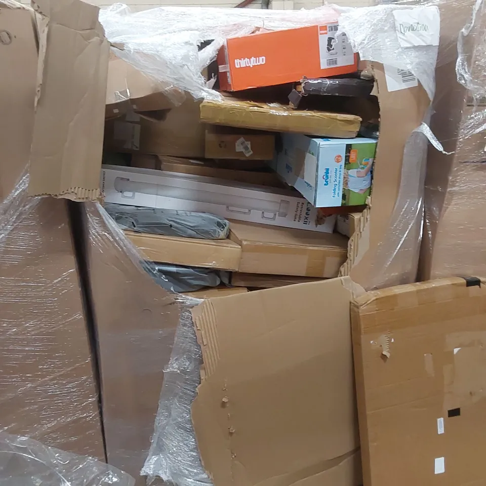 PALLET OF ASSORTED HOUSEHOLD ITEMS AND CONSUMER PRODUCTS TO INCLUDE; WALL MOUNTED PULL UP BAR, INDOOR GARDENING KIT, TROLLEY, SPORTS EQUIPMENT, BOXED FURNITURE ETC 