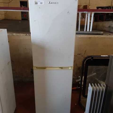 LEC FREESTANDING 50/50 FRIDGE FREEZER - WHITE