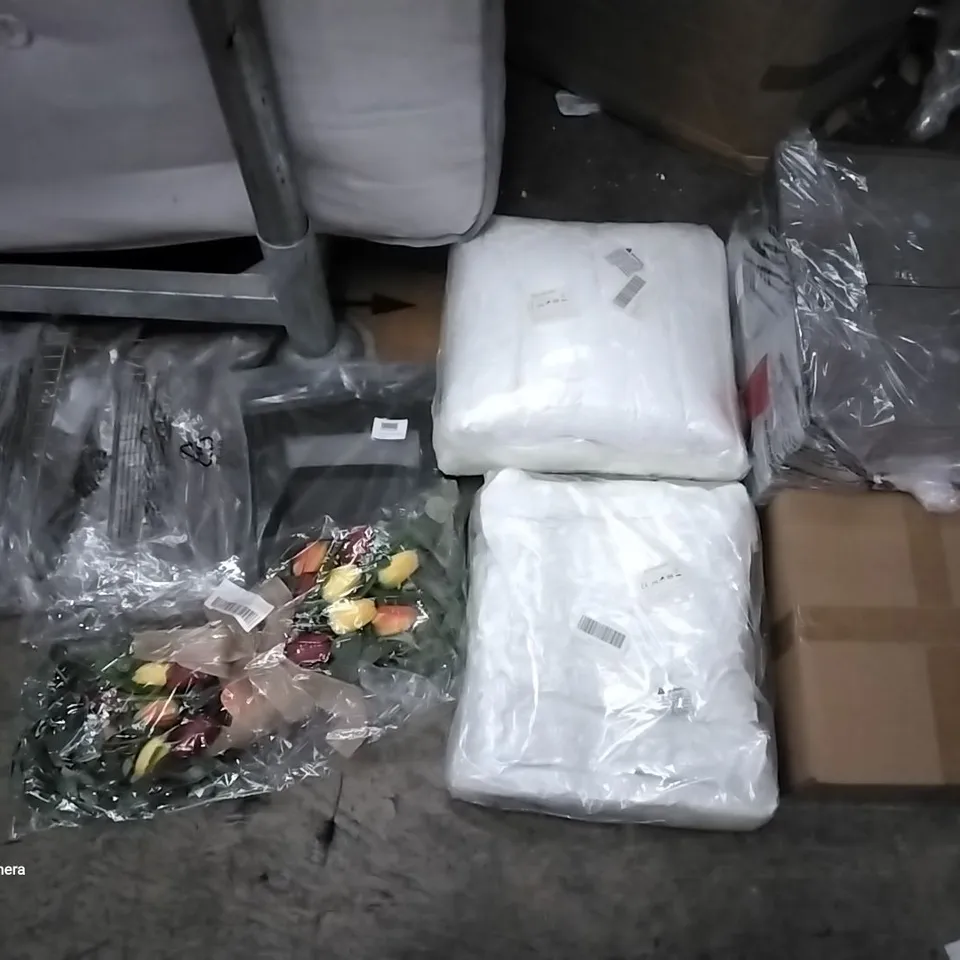 PALLET OF ASSORTED ITEMS INCLUDING M-DESIGN FREEZE BINS, BLIVENER SEAL TOY PILLOW, CAT CARRIER BAG, BLANKETSWARM WEDDING ARCH DECORATION, KD WIDE SHOWER CADDY, 