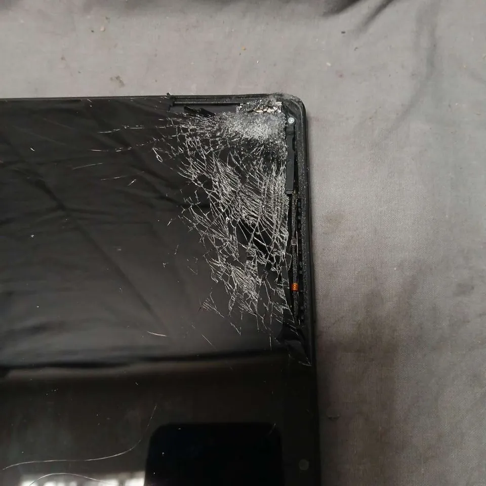 SAMSUNG GALAXY TABLET SM-X216B 128GB – BLACK (CRACKED FRONT SCREEN)