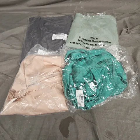 APPROXIMATELY 20 ASSORTED CLOTHING ITEMS IN VARIOUS STYLES AND SIZES 