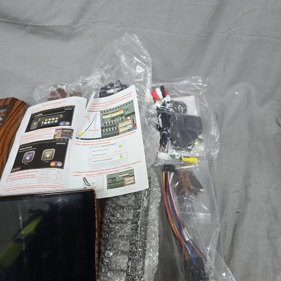 ANDROID CAR STEREO HEAD UNIT WITH CARPLAY & MIRRORLINK – WOODGRAIN FINISH