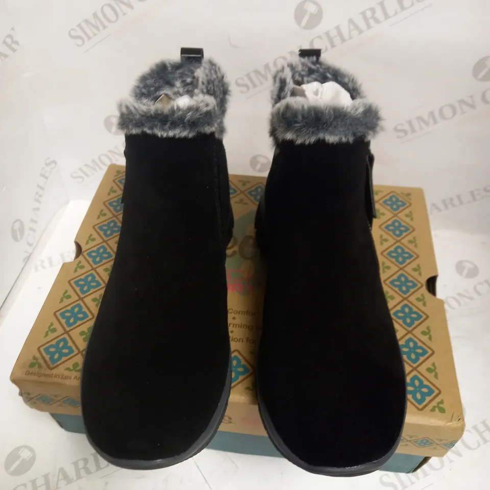 SKECHERS SKECHERS EASY GOING HIGH ZIP BOOT UK 3