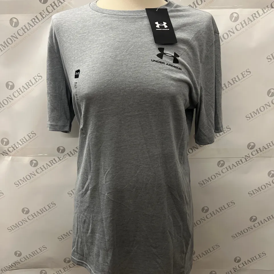 UNDER ARMOUR CHEST LOGO SHORT SLEEVED T-SHIRT IN STEEL GREY SIZE S