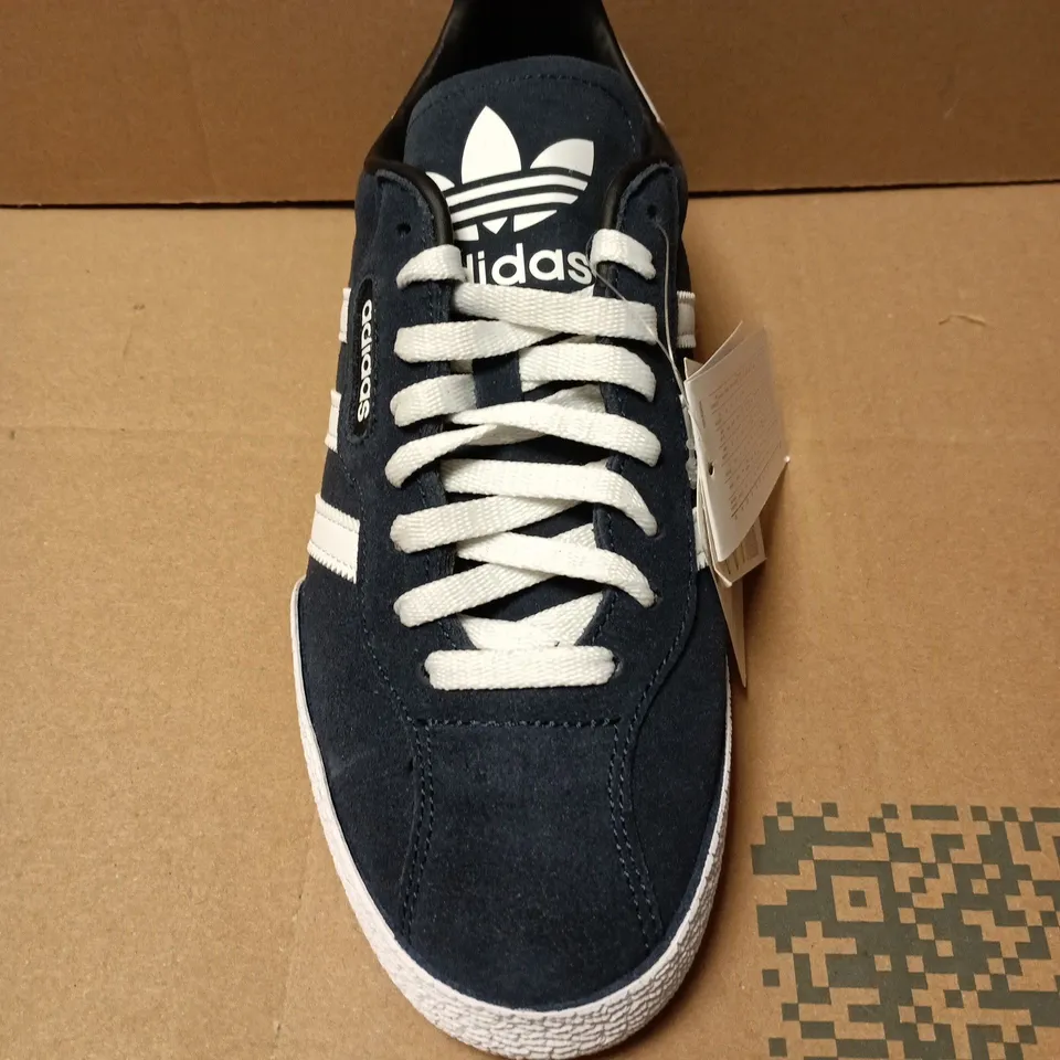 UNBOXED PAIR OF ADIDAS SAMBA TRAINERS IN NAVY - UK 9