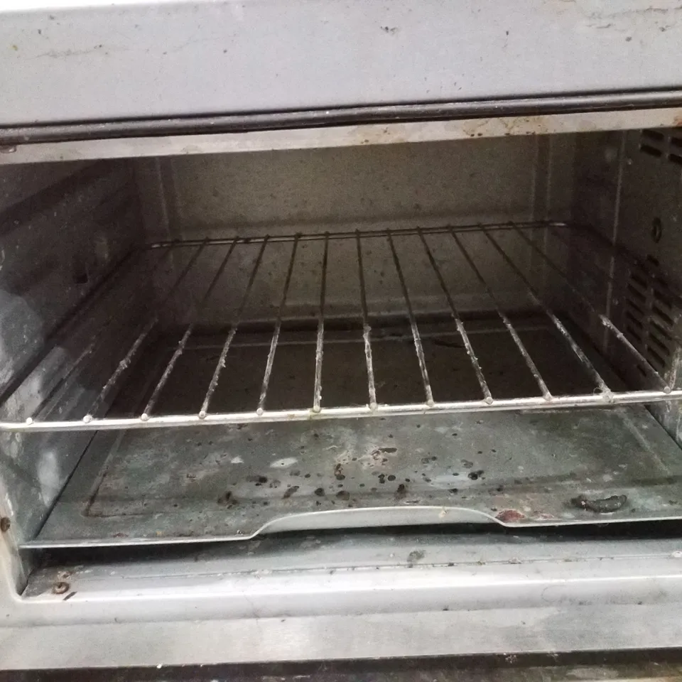 MORPHY RICHARDS MINI OVEN WITH HOB