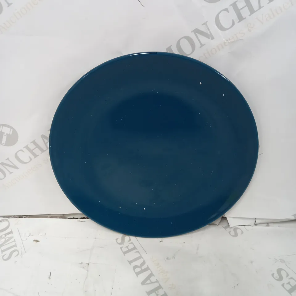 BRAND NEW BOXED CESIRO 10 PIECE PORCELAIN DINNERWARE SET IN SHINY BLEUMARIN TO INCLUDE LARGE PLATES, SMALL PLATES AND BOWLS - COLLECTION ONLY