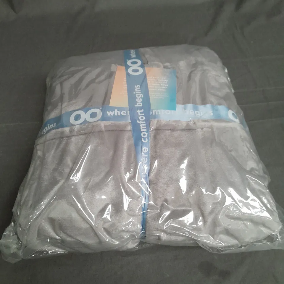 SEALED OODIE HOODED OVERSIZED BLANKET IN GREY