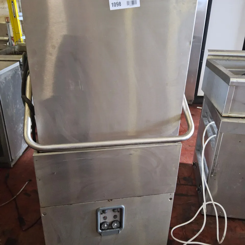 OMNIWASH PASS THROUGH GLASSWASHER
