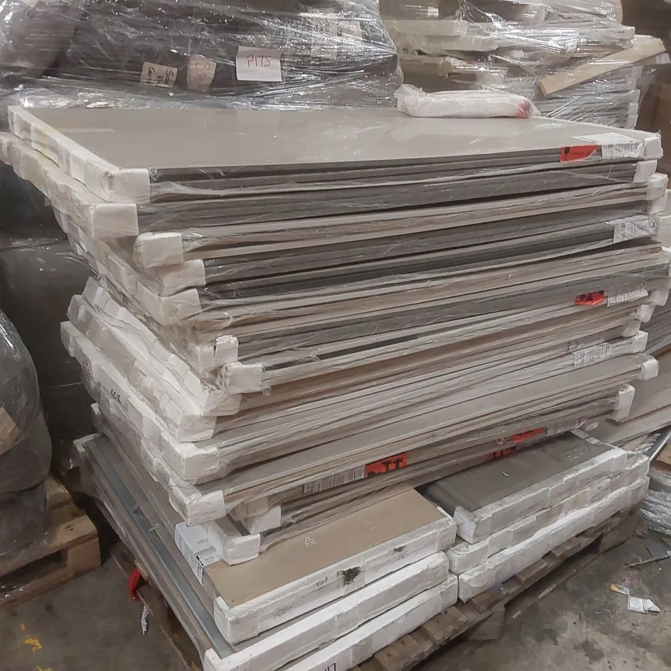 PALLET CONTAINING A LARGE QUANTITY OF ASSORTED FURNITURE PARTS INCLUDING: WARDROBE PANELS ECT