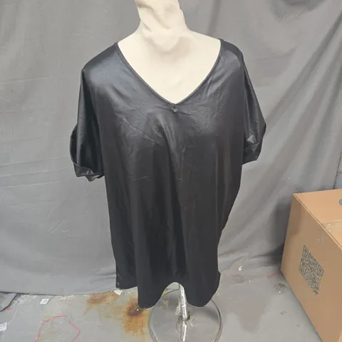 QED LONDON PLUS-SIZE BLACK SATIN V-NECK TUNIC/DRESS