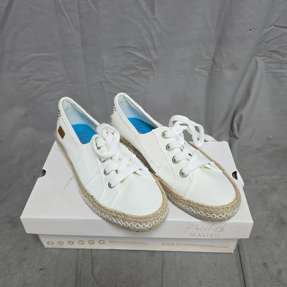 BLOWFISH MALIBU WOMEN'S WHITE CANVAS ESPADRILLE SNEAKER – BOXED SIZE 6