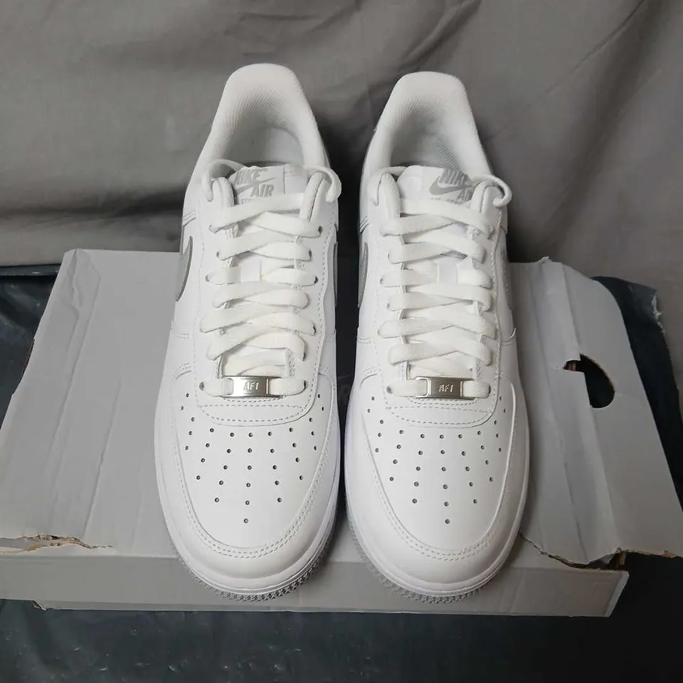 NIKE AIR FORCE 1 '07 WHITE/LIGHT SMOKE GREY-WHITE, UK 7.5 (US 8.5)