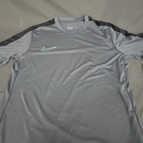 NIKE CASUAL DRI-FIT T-SHIRT SIZE L