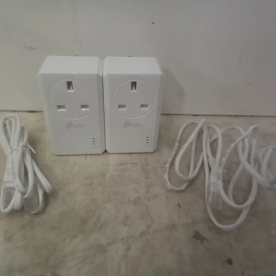 BOXED PAIR OF TP-LINK AV1000 GIGABIT PASS THROUGH POWE4LINE ADAPTERS 