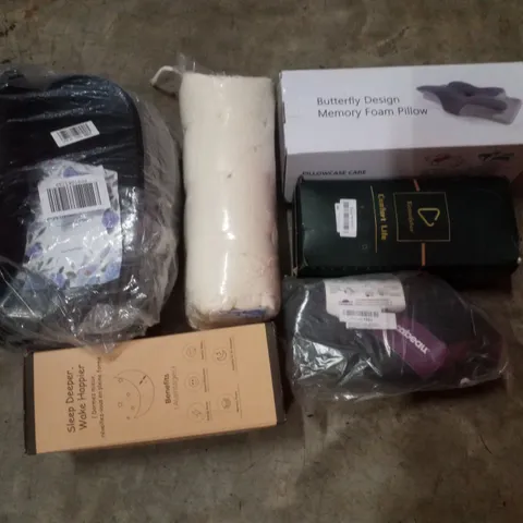 PALLET CONTAINING ASSORTED PILLOWS & CUSHIONS