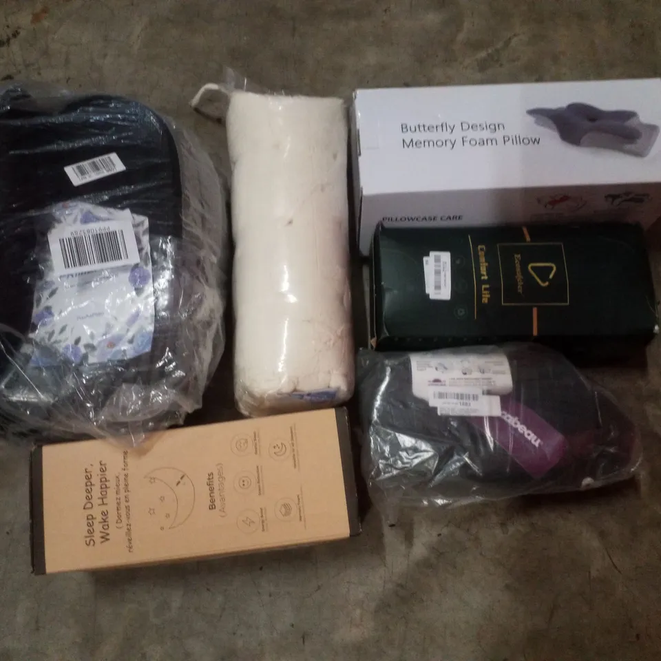 PALLET CONTAINING ASSORTED PILLOWS & CUSHIONS